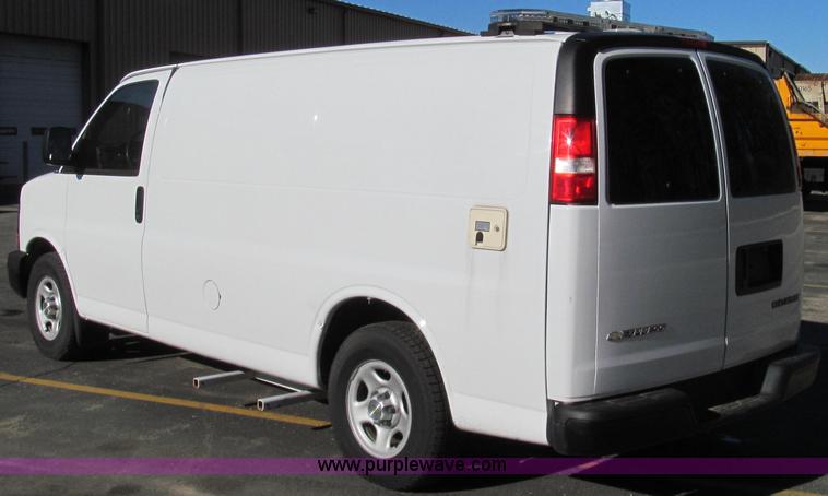 image for item E3673 Laserlux CEN30 Mobile Retroreflectometer with 2006 Chevrolet Express 1500 Cargo van