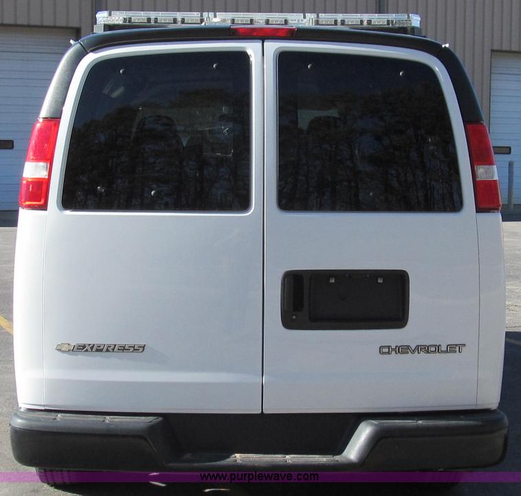 image for item E3673 Laserlux CEN30 Mobile Retroreflectometer with 2006 Chevrolet Express 1500 Cargo van