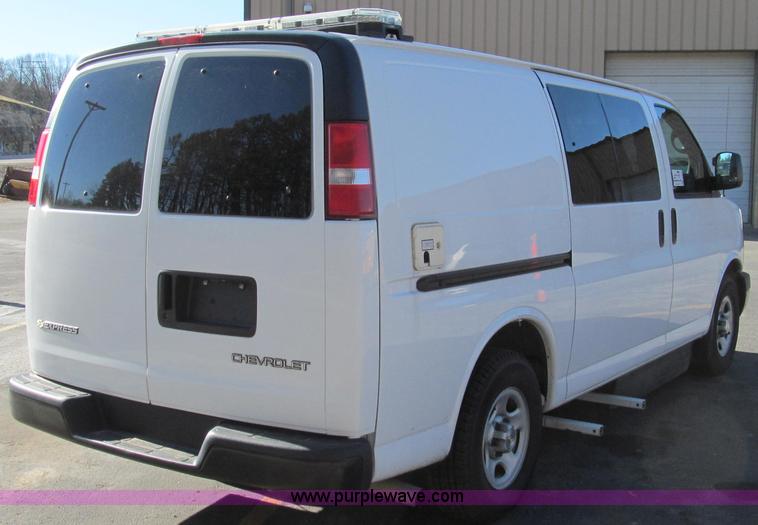 image for item E3673 Laserlux CEN30 Mobile Retroreflectometer with 2006 Chevrolet Express 1500 Cargo van