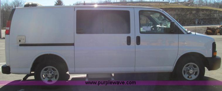 image for item E3673 Laserlux CEN30 Mobile Retroreflectometer with 2006 Chevrolet Express 1500 Cargo van