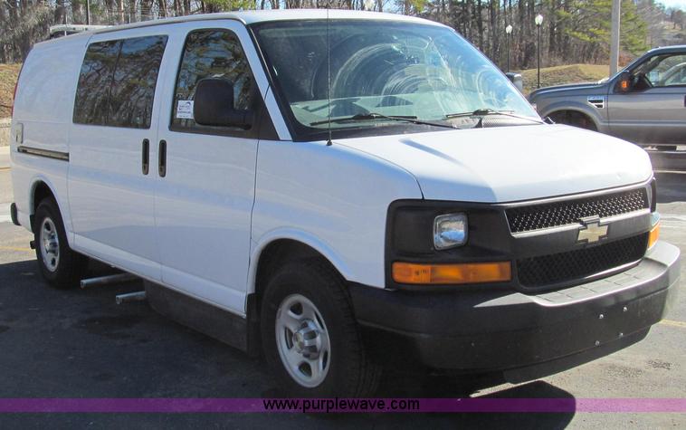 image for item E3673 Laserlux CEN30 Mobile Retroreflectometer with 2006 Chevrolet Express 1500 Cargo van