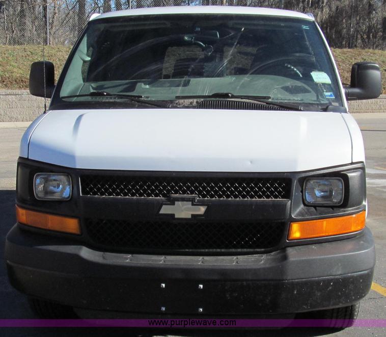 image for item E3673 Laserlux CEN30 Mobile Retroreflectometer with 2006 Chevrolet Express 1500 Cargo van