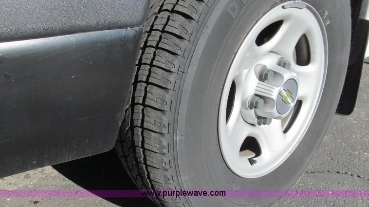 image for item E3673 Laserlux CEN30 Mobile Retroreflectometer with 2006 Chevrolet Express 1500 Cargo van