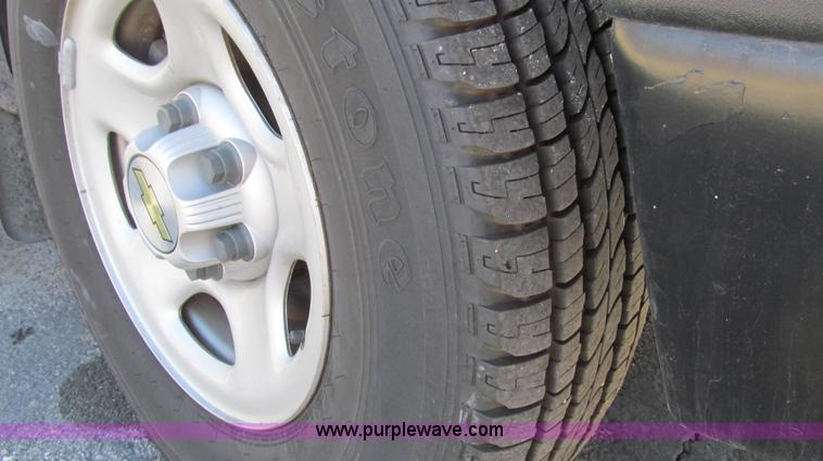 image for item E3673 Laserlux CEN30 Mobile Retroreflectometer with 2006 Chevrolet Express 1500 Cargo van