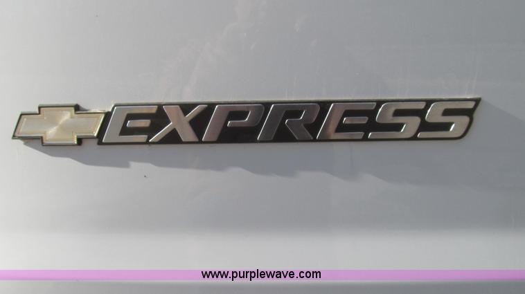 image for item E3673 Laserlux CEN30 Mobile Retroreflectometer with 2006 Chevrolet Express 1500 Cargo van