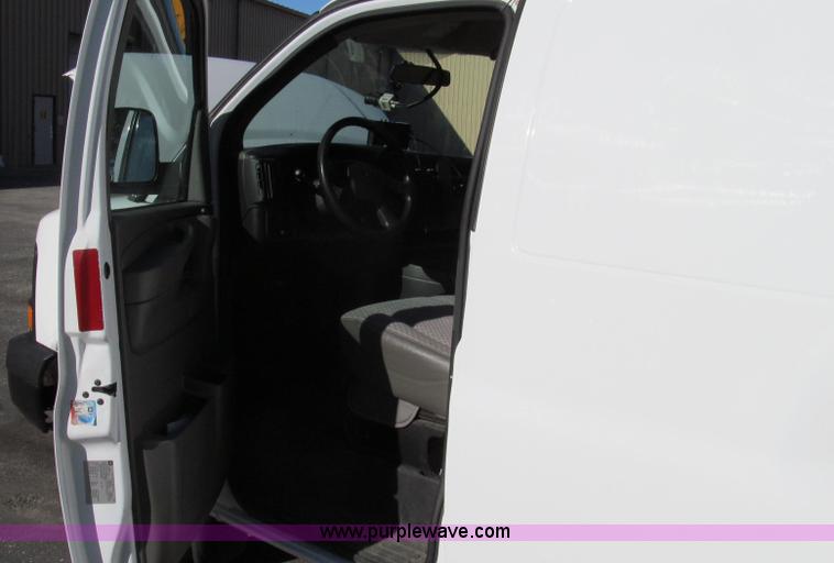 image for item E3673 Laserlux CEN30 Mobile Retroreflectometer with 2006 Chevrolet Express 1500 Cargo van