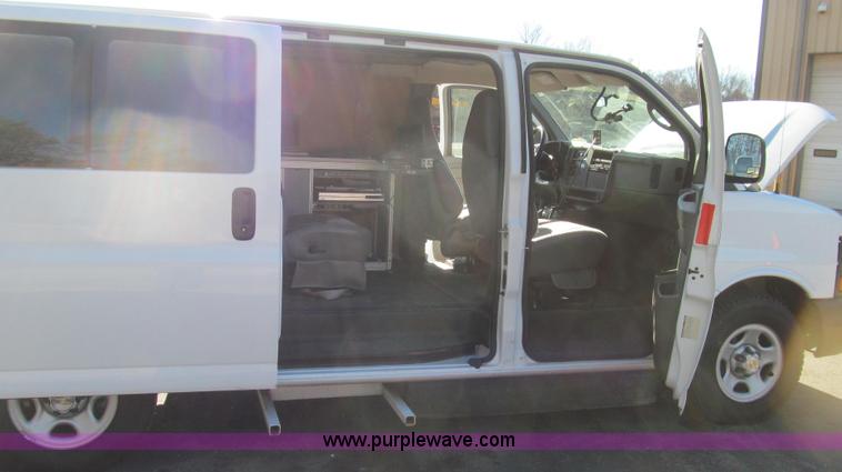 image for item E3673 Laserlux CEN30 Mobile Retroreflectometer with 2006 Chevrolet Express 1500 Cargo van