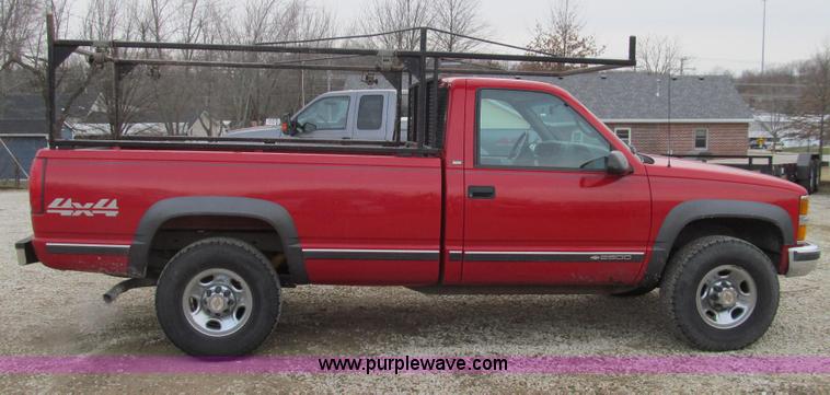image for item E3700 1998 Chevrolet Silverado 2500 pickup truck