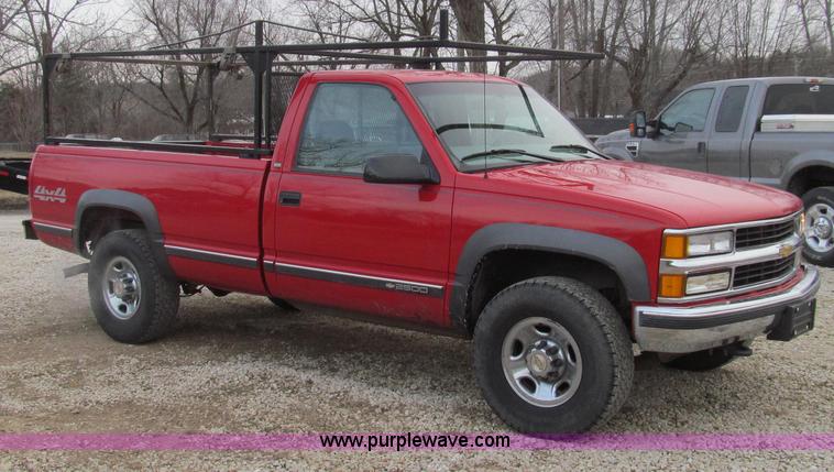 image for item E3700 1998 Chevrolet Silverado 2500 pickup truck