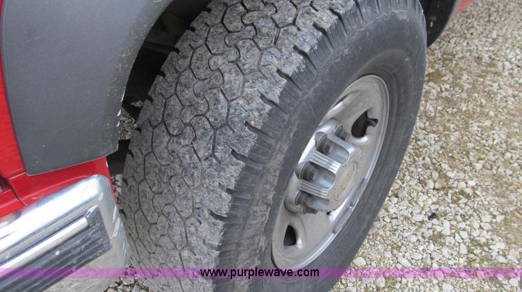 image for item E3700 1998 Chevrolet Silverado 2500 pickup truck