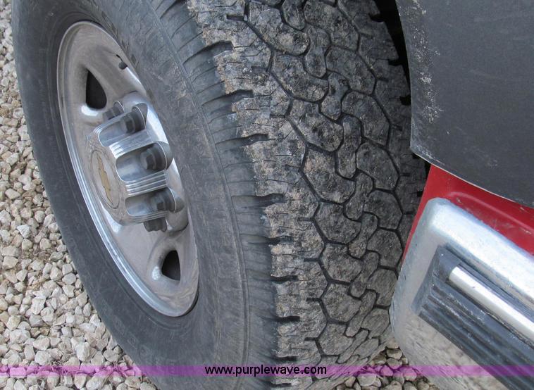 image for item E3700 1998 Chevrolet Silverado 2500 pickup truck