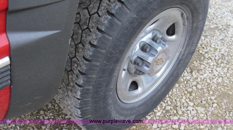 image for item E3700 1998 Chevrolet Silverado 2500 pickup truck