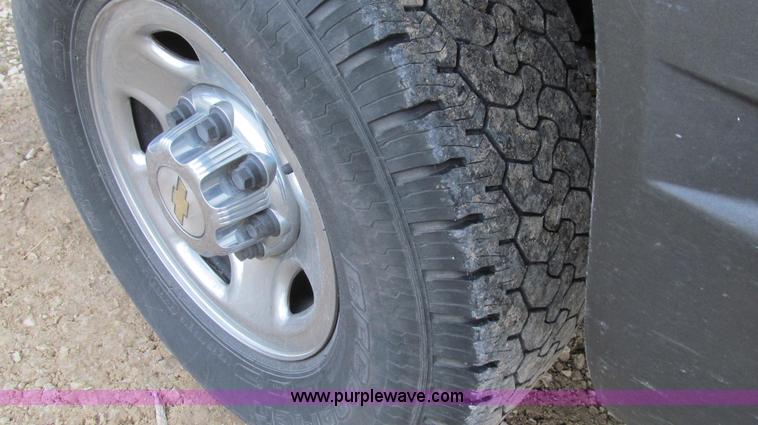 image for item E3700 1998 Chevrolet Silverado 2500 pickup truck