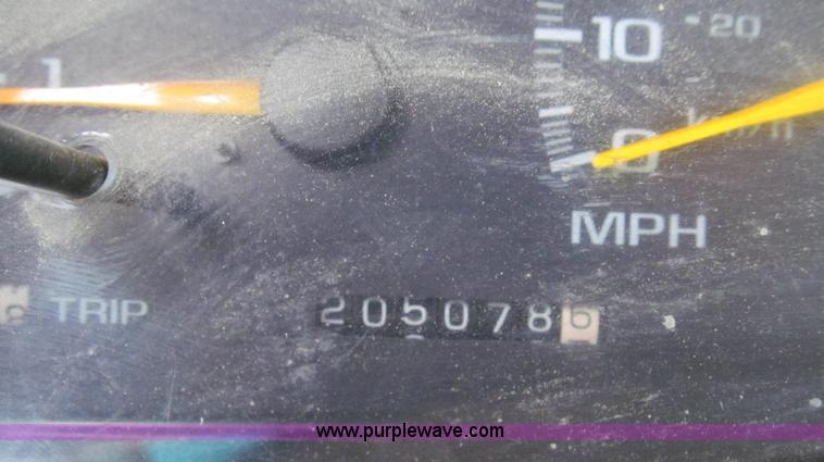 image for item E3700 1998 Chevrolet Silverado 2500 pickup truck