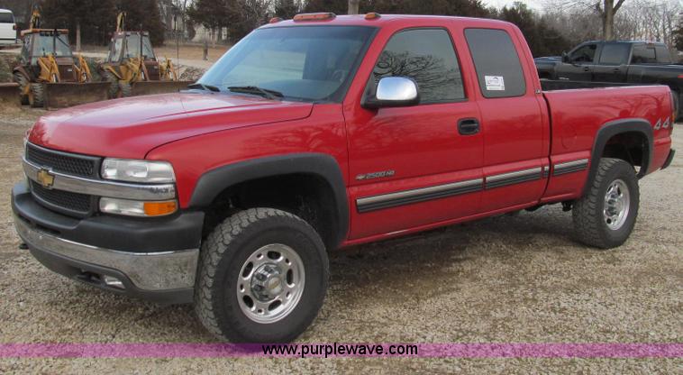 image for item E3707 2001 Chevrolet Silverado 2500HD LS pickup truck