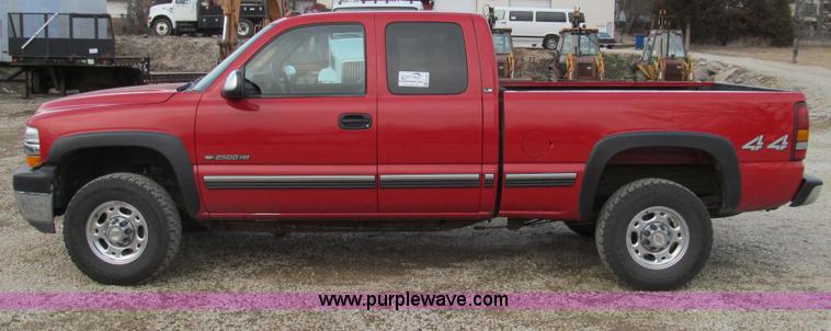 image for item E3707 2001 Chevrolet Silverado 2500HD LS pickup truck