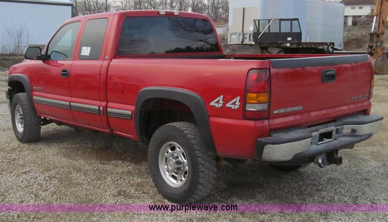 image for item E3707 2001 Chevrolet Silverado 2500HD LS pickup truck