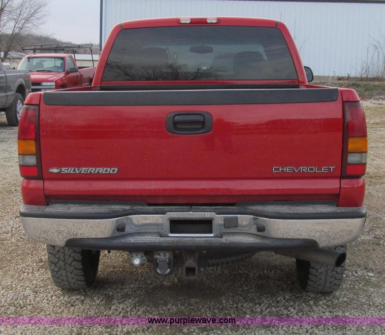 image for item E3707 2001 Chevrolet Silverado 2500HD LS pickup truck