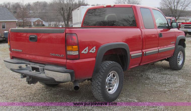 image for item E3707 2001 Chevrolet Silverado 2500HD LS pickup truck
