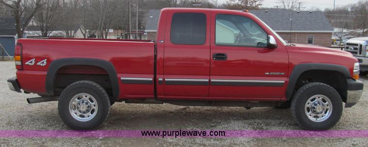 image for item E3707 2001 Chevrolet Silverado 2500HD LS pickup truck