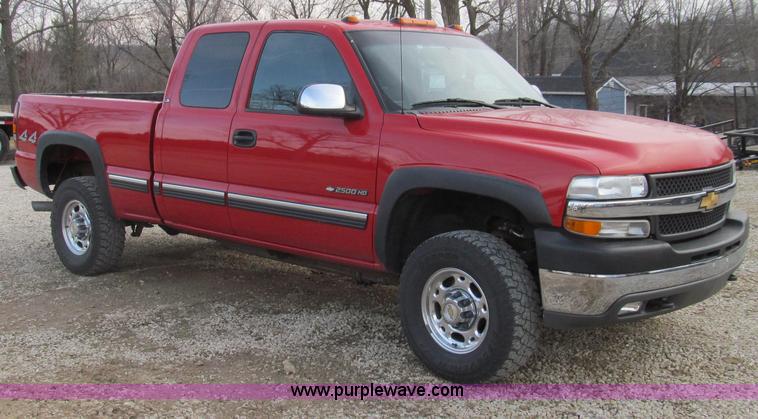 image for item E3707 2001 Chevrolet Silverado 2500HD LS pickup truck