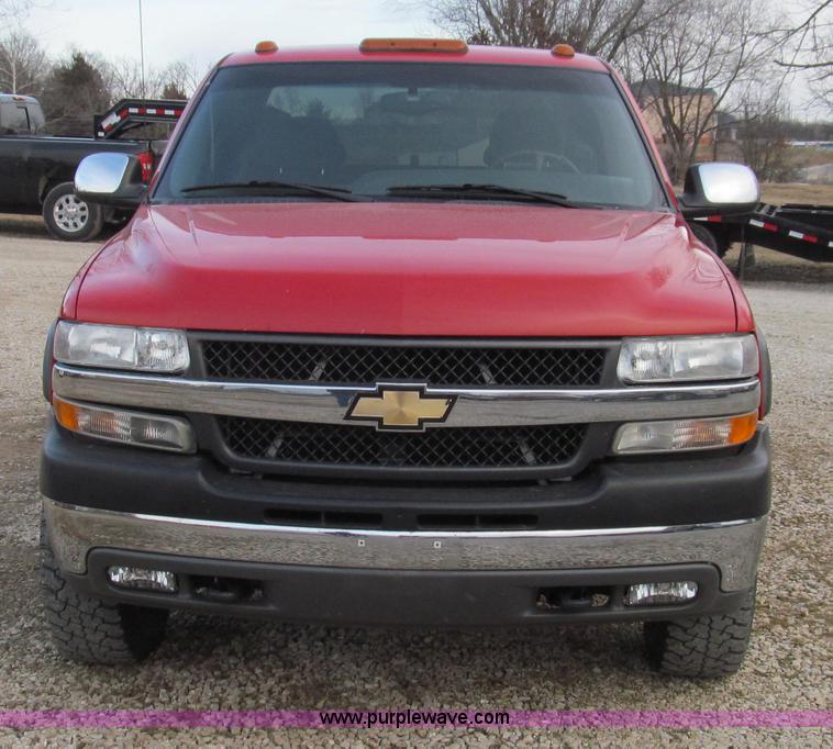 image for item E3707 2001 Chevrolet Silverado 2500HD LS pickup truck