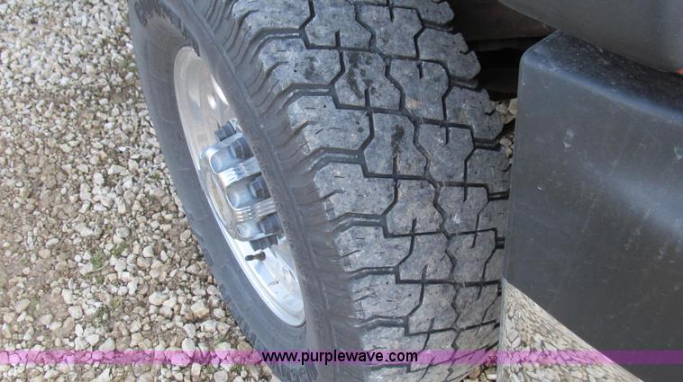 image for item E3707 2001 Chevrolet Silverado 2500HD LS pickup truck