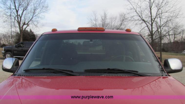 image for item E3707 2001 Chevrolet Silverado 2500HD LS pickup truck