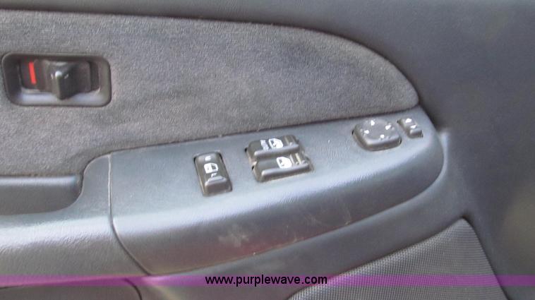 image for item E3707 2001 Chevrolet Silverado 2500HD LS pickup truck