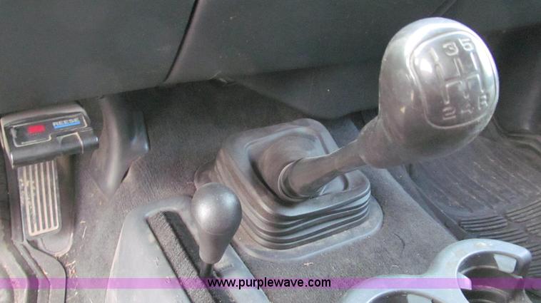 image for item E3707 2001 Chevrolet Silverado 2500HD LS pickup truck