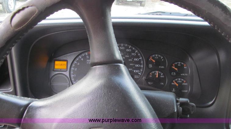 image for item E3707 2001 Chevrolet Silverado 2500HD LS pickup truck