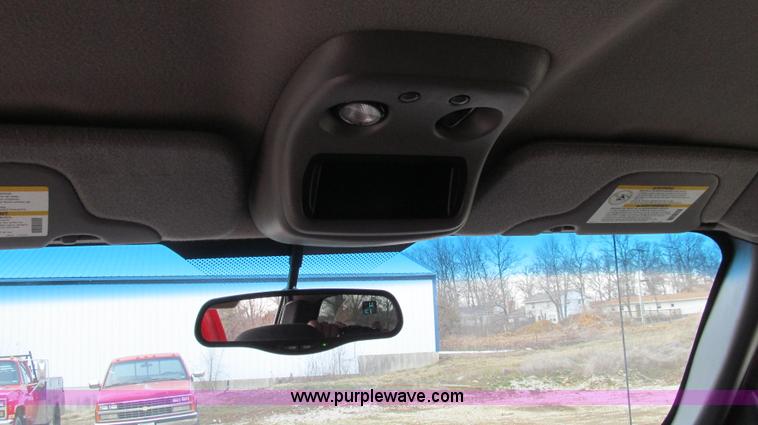 image for item E3707 2001 Chevrolet Silverado 2500HD LS pickup truck