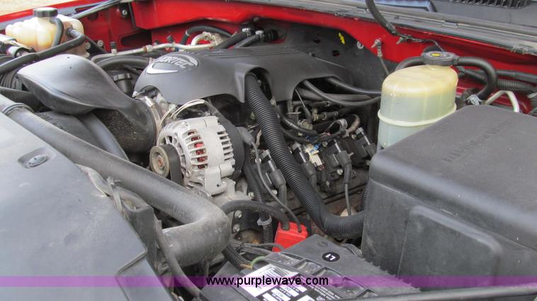 image for item E3707 2001 Chevrolet Silverado 2500HD LS pickup truck