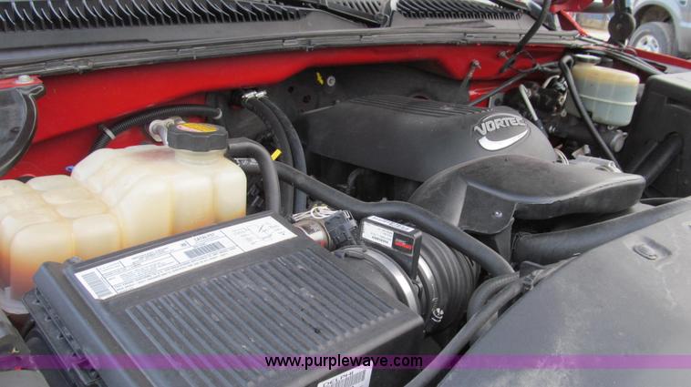 image for item E3707 2001 Chevrolet Silverado 2500HD LS pickup truck