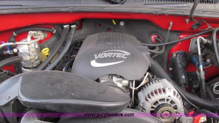 image for item E3707 2001 Chevrolet Silverado 2500HD LS pickup truck