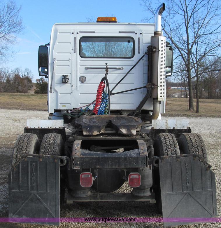 image for item E3717 2001 Volvo VNM semi truck