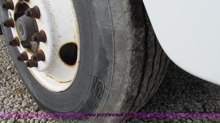 image for item E3717 2001 Volvo VNM semi truck