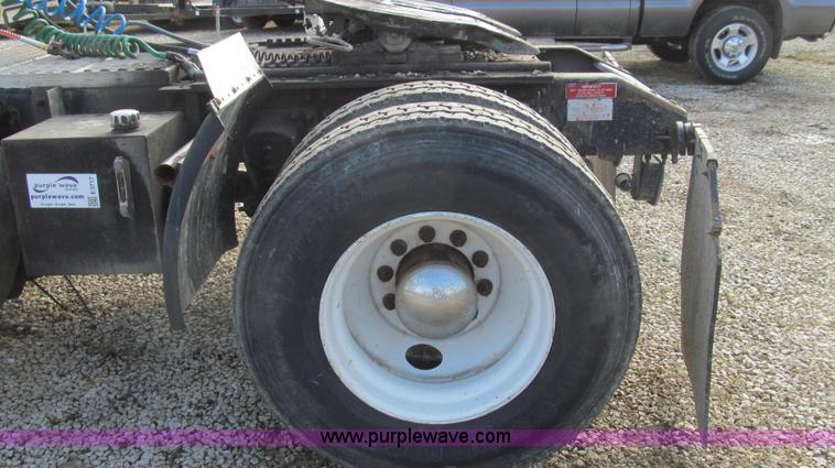 image for item E3717 2001 Volvo VNM semi truck