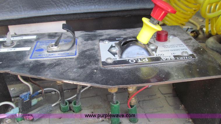 image for item E3717 2001 Volvo VNM semi truck