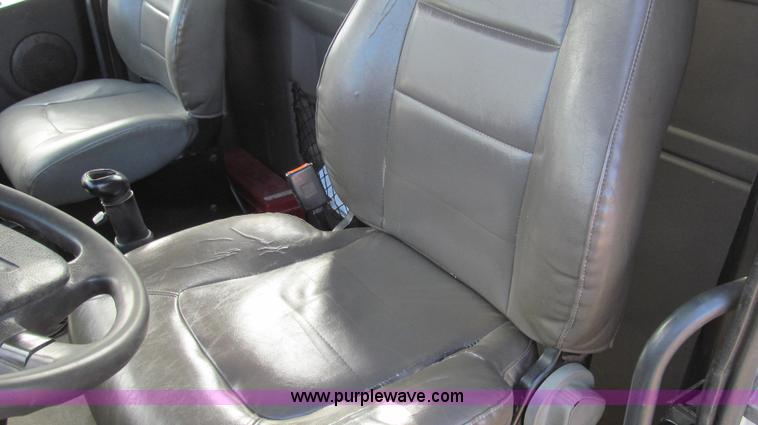 image for item E3717 2001 Volvo VNM semi truck