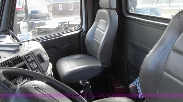 image for item E3717 2001 Volvo VNM semi truck