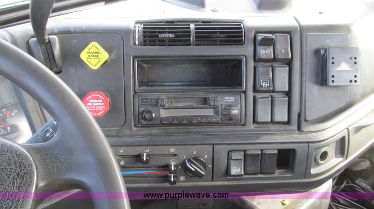 image for item E3717 2001 Volvo VNM semi truck