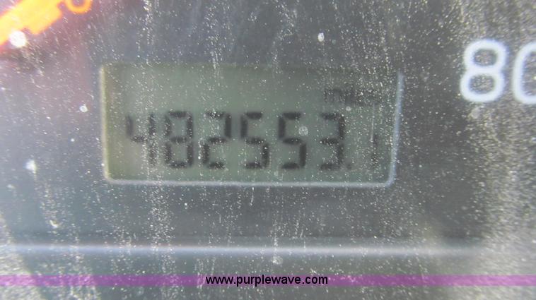 image for item E3717 2001 Volvo VNM semi truck