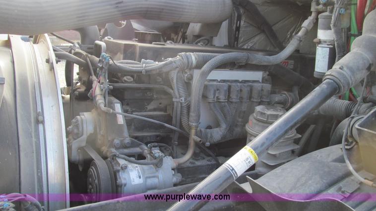 image for item E3717 2001 Volvo VNM semi truck