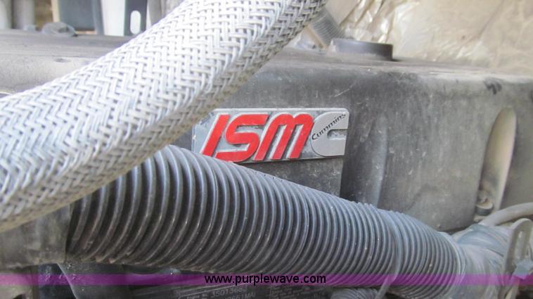 image for item E3717 2001 Volvo VNM semi truck