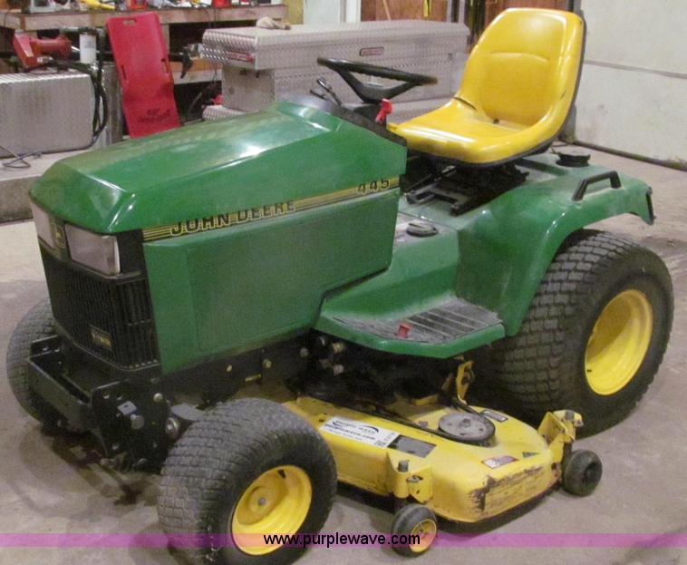 John Deere 445 lawn mower Item E3718 2282013