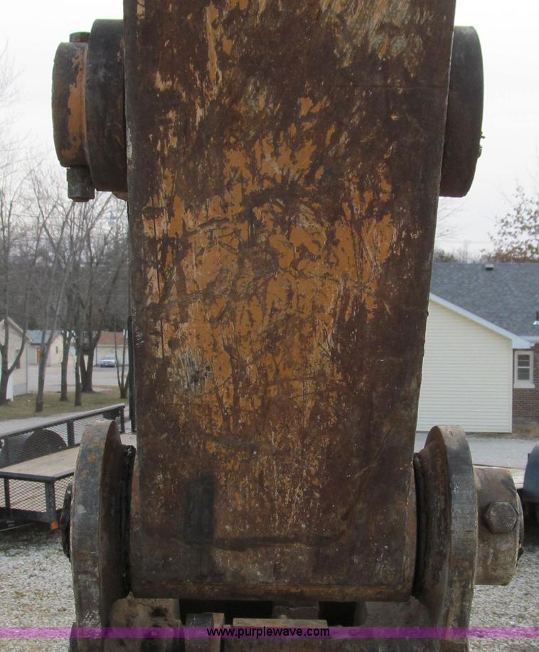 image for item E3722 2001 Case CX160 excavator