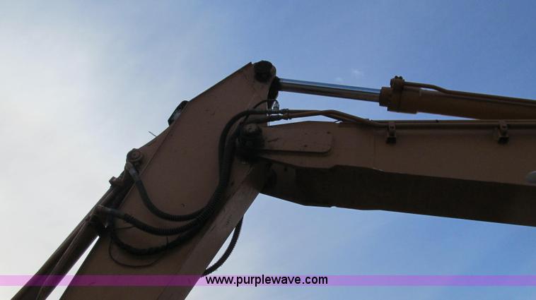 image for item E3722 2001 Case CX160 excavator
