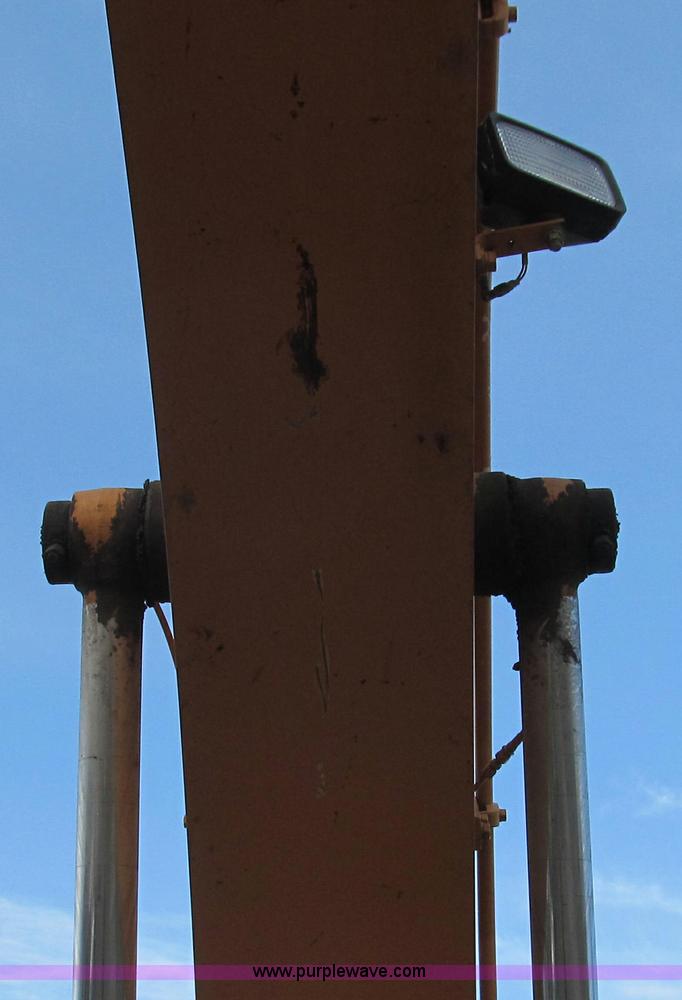 image for item E3722 2001 Case CX160 excavator