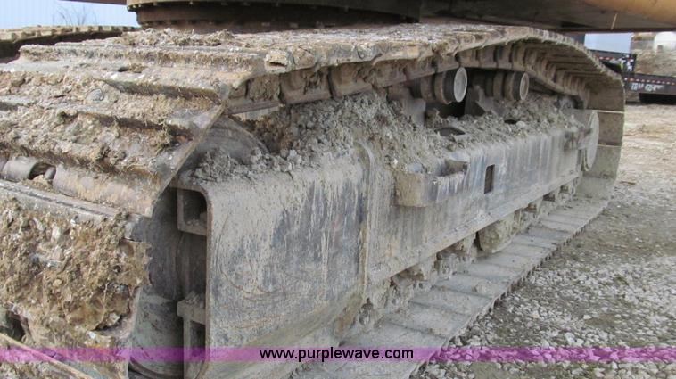 image for item E3722 2001 Case CX160 excavator